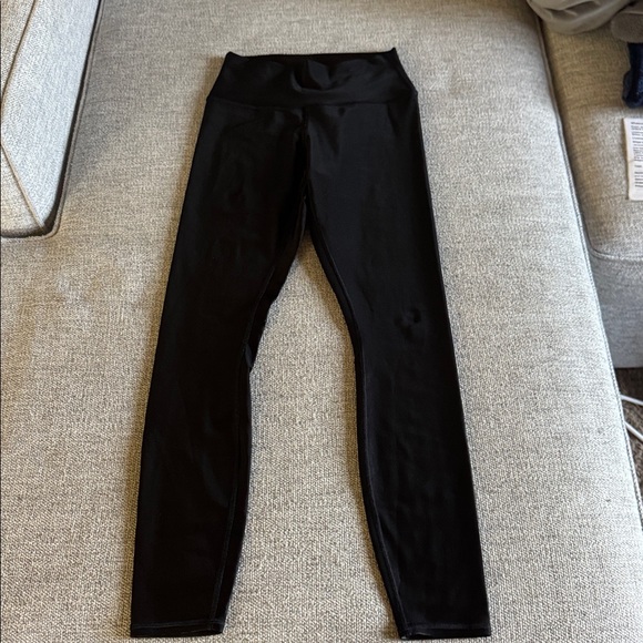 ALO Yoga Women’s Shiny Black Leggings Size Medium - Picture 2 of 5